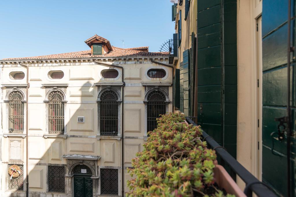 Ghetto Modern Apt For 4, Venice Apartment Bagian luar foto