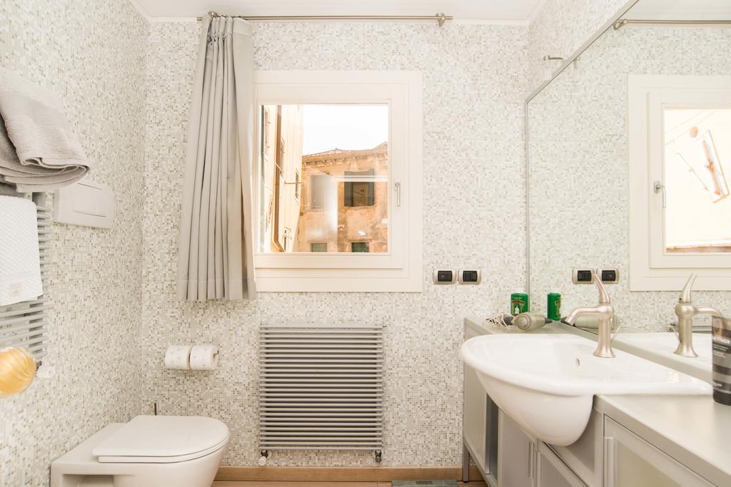 Ghetto Modern Apt For 4, Venice Apartment Bagian luar foto
